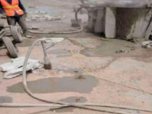 定日水泥混凝土路面板底注浆技术 路面脱空注浆整治方案